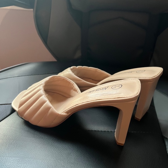 Nasty Gal Beige Quilted Sandals - Picture 3 of 6